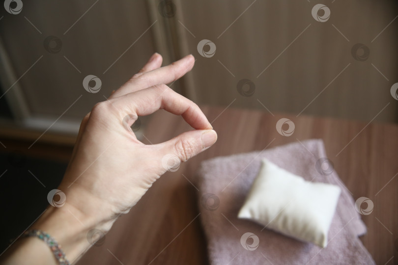 Скачать Мягкое полотенце и маленькая подушка фотосток Ozero