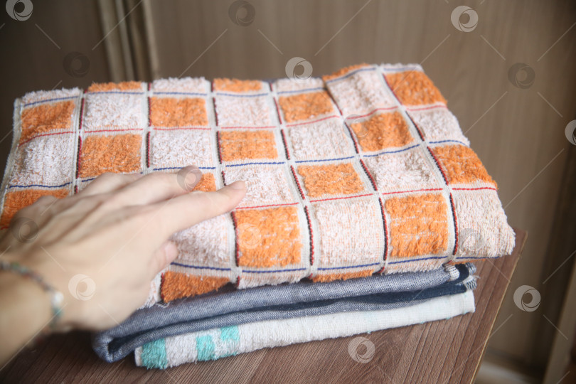 Скачать Махровые полотенца стопка фотосток Ozero