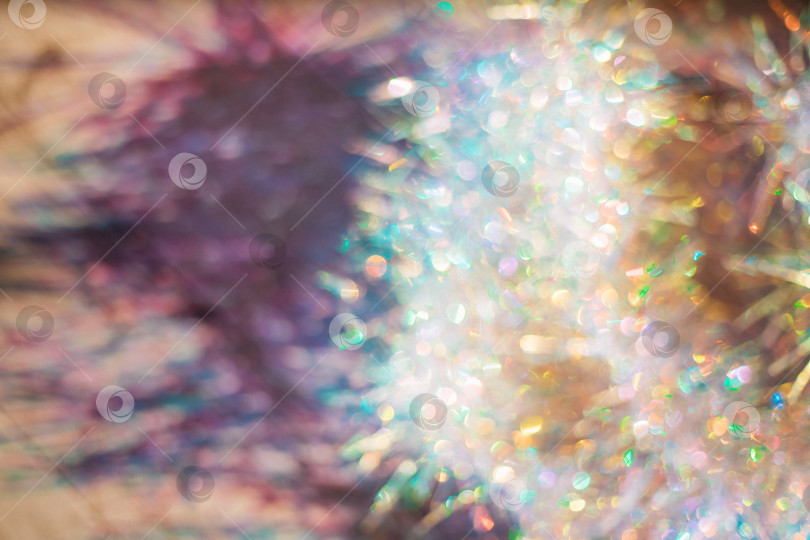Скачать Фотографии с бликами, создающими эффект радужных кристаллов и мягкой легкой дымки. Праздничный фон и текстура. фотосток Ozero