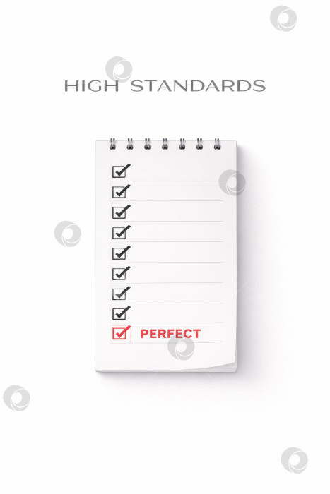 Скачать Высокие стандарты, блокнот-чек-лист с отметкой "отлично" на чистом белом фоне, свободное место для копирования фотосток Ozero