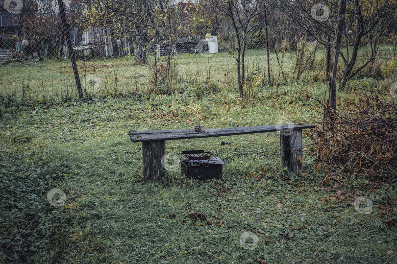 Скачать Старый сад в деревне поздней осенью фотосток Ozero