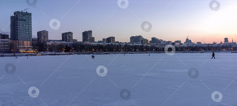 Скачать Набережная реки Волга фотосток Ozero