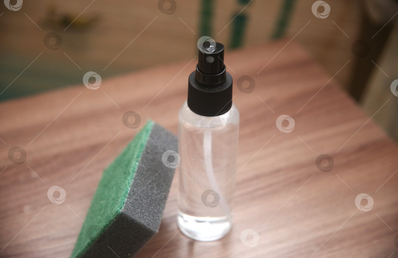 Скачать чистящее средство в бутылке и губка фотосток Ozero