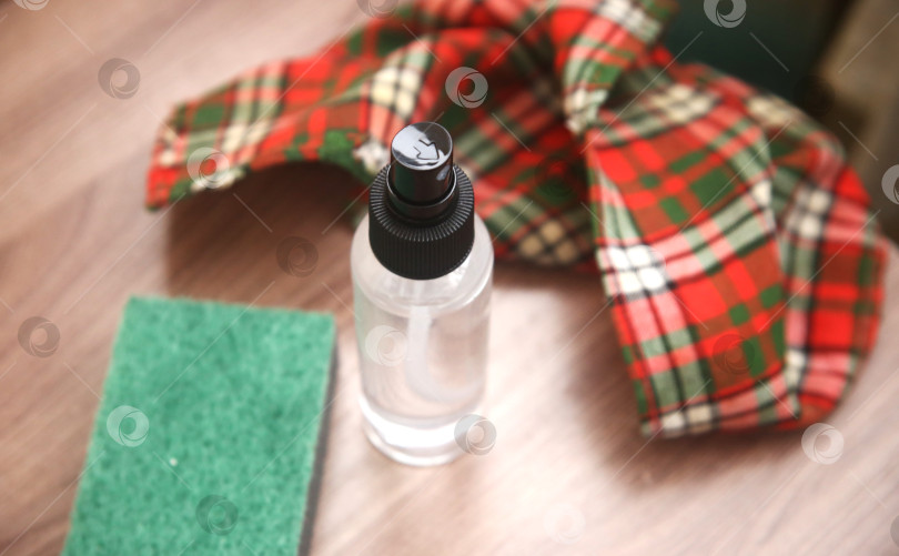 Скачать Чистящее средство с распылителем, салфетка и губка фотосток Ozero