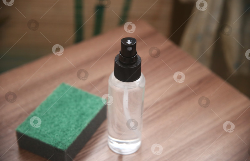 Скачать Флакон с распылителем для уборки, вид сверху фотосток Ozero