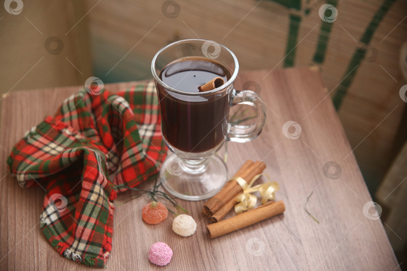 Скачать Напиток кофе чёрный в бокале фотосток Ozero