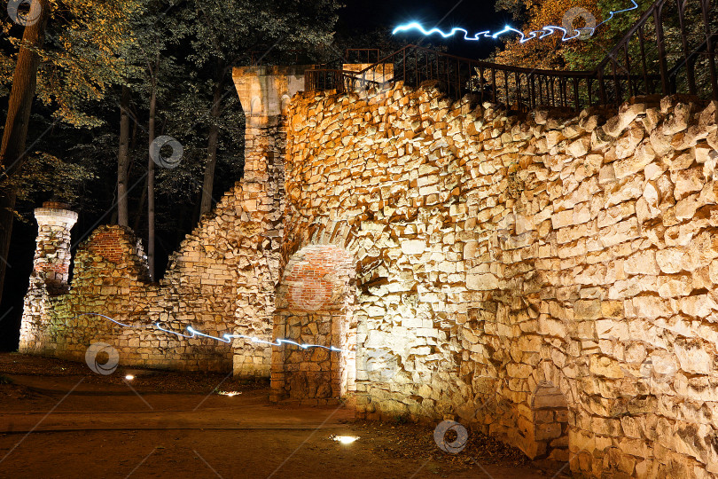 Скачать Башня-руина в музее-заповеднике «Царицыно» фотосток Ozero