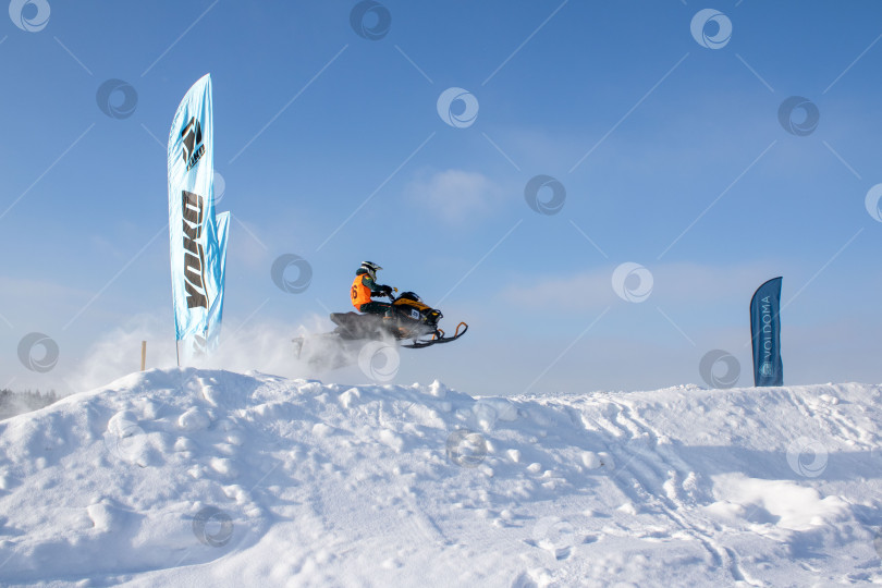 Скачать Гонки на снегоходах. фотосток Ozero
