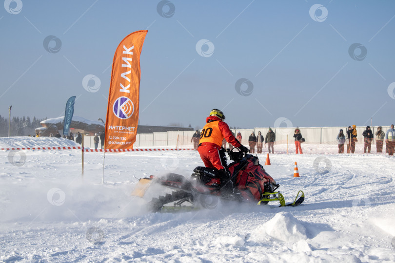Скачать Гонки на снегоходах. фотосток Ozero