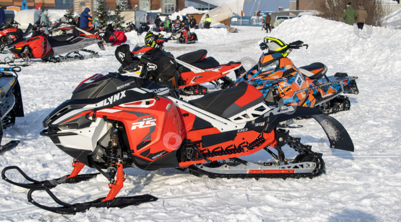 Скачать Выставка снегоходов. фотосток Ozero