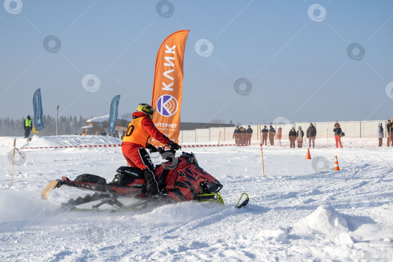 Скачать Гонки на снегоходах. фотосток Ozero