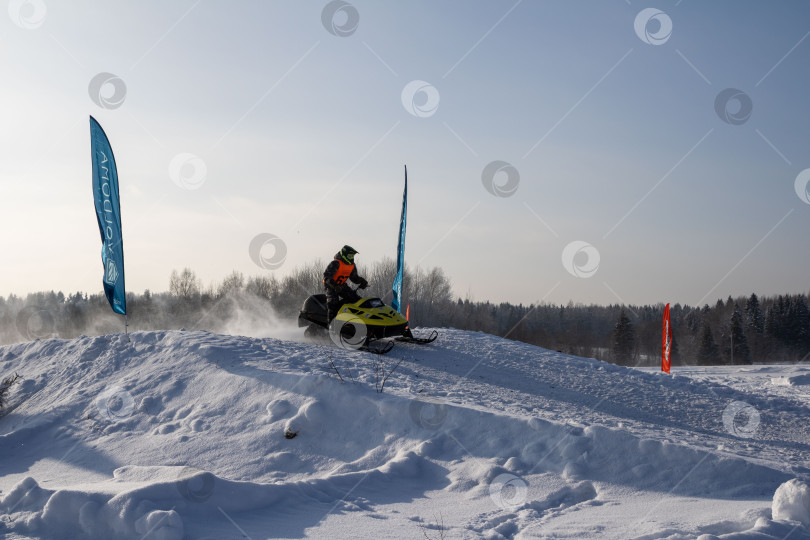 Скачать Гонки на снегоходах. фотосток Ozero