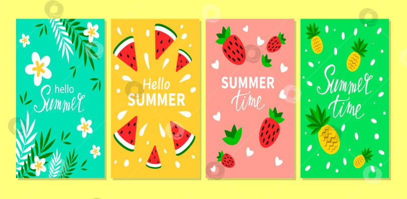 Скачать Набор ярких летних открыток в векторе. Красивые летние плакаты с изображением ананаса, клубники, арбуза, пальмовых листьев и текстом, написанным от руки. Открытки для летнего отдыха фотосток Ozero