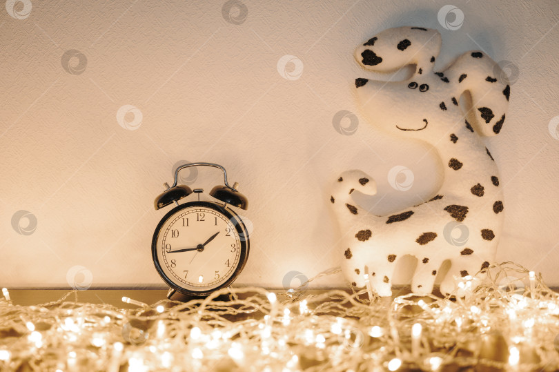 Скачать мягкая игрушка, гирлянда и будильник фотосток Ozero