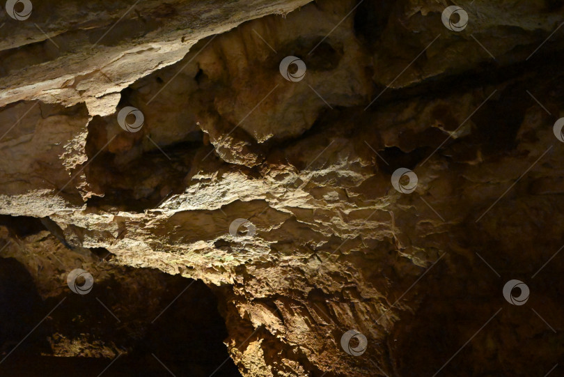 Скачать Рельеф горной породы в гроте фотосток Ozero