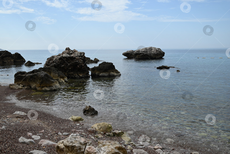 Скачать Морской пейзаж с валунами фотосток Ozero