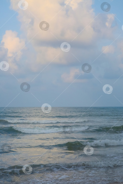 Скачать Пляж Банг Тао (Лаян) на побережье Андаманского моря острова Пхукет в Таиланде, октябрь 2025 года фотосток Ozero