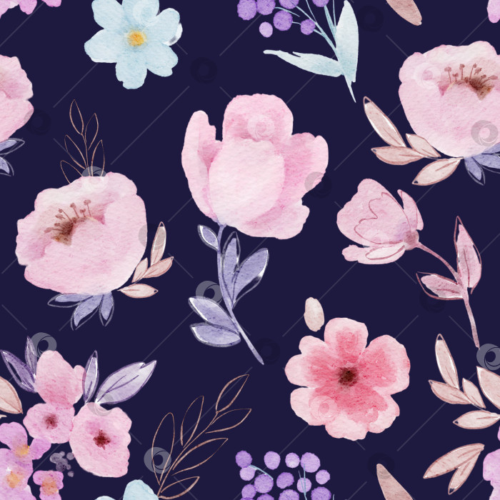 Скачать Бесшовный узор "Розовые цветы" в простом стиле с розовыми соцветиями, мелкими голубыми цветочками, фиолетовыми ягодами на темно-синем фоне. Для ткани, обоев, подарочной упаковки, канцелярских принадлежностей, скрапбукинга и дизайна поверхностей. фотосток Ozero