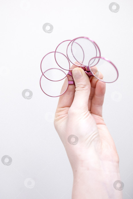 Скачать линзы офтальмолога для подбора очков на руках фотосток Ozero