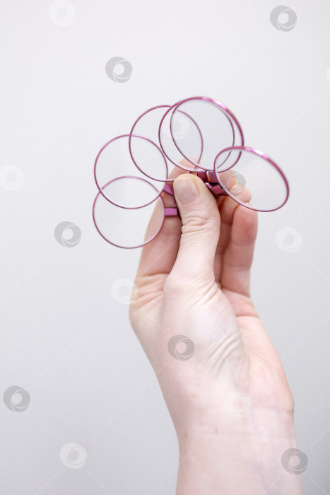 Скачать линзы офтальмолога для подбора очков на руках фотосток Ozero