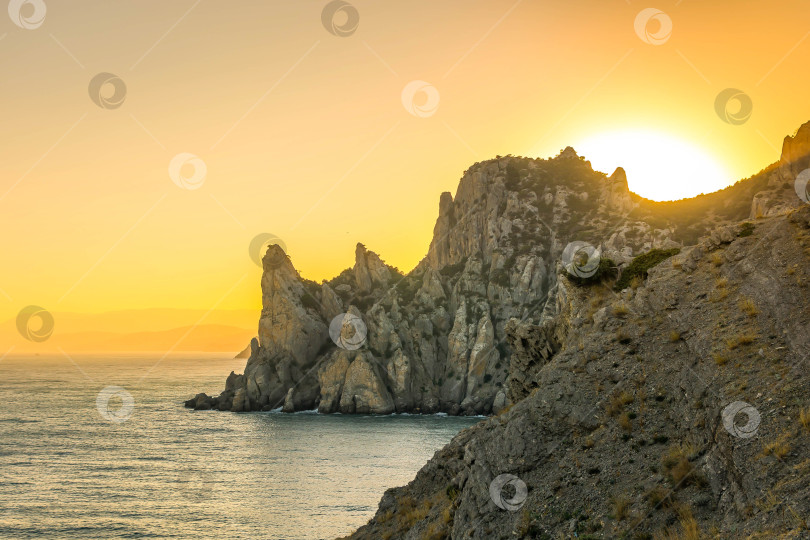 Скачать Закат в горах фотосток Ozero