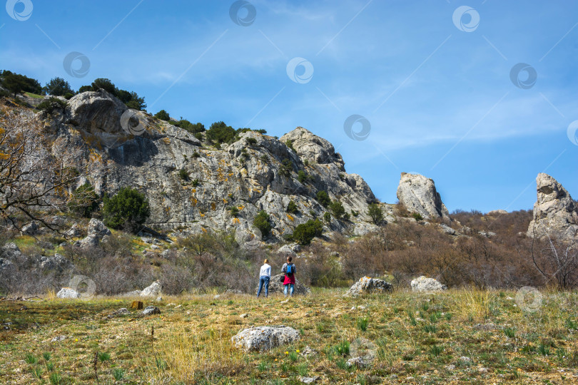 Скачать Люди в горах фотосток Ozero