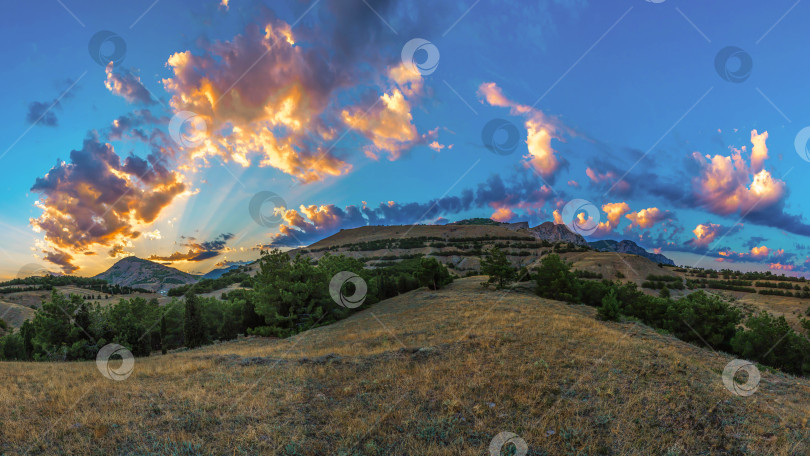 Скачать Закат в горах фотосток Ozero