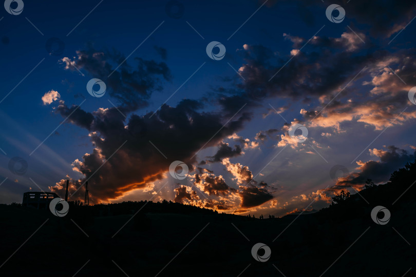 Скачать Закат в горах фотосток Ozero