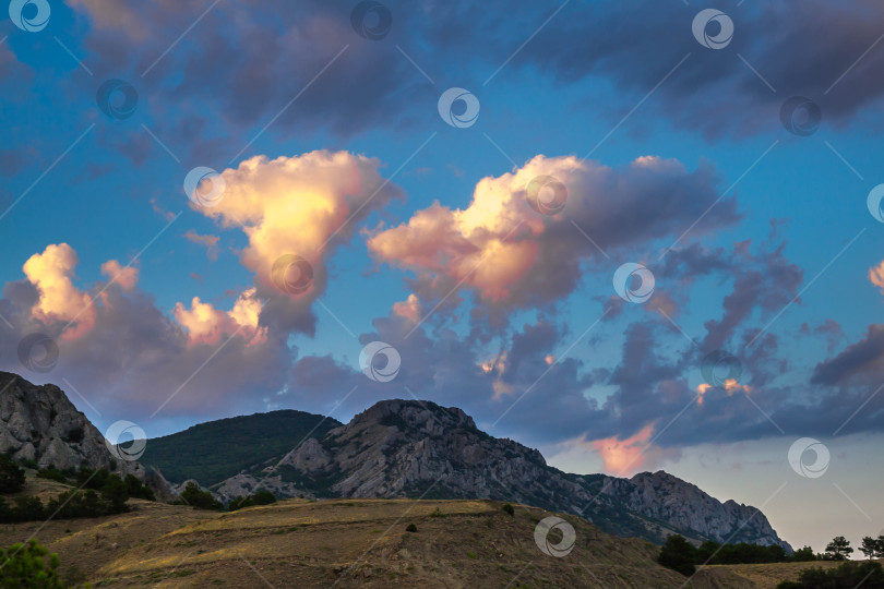 Скачать Закат в горах фотосток Ozero