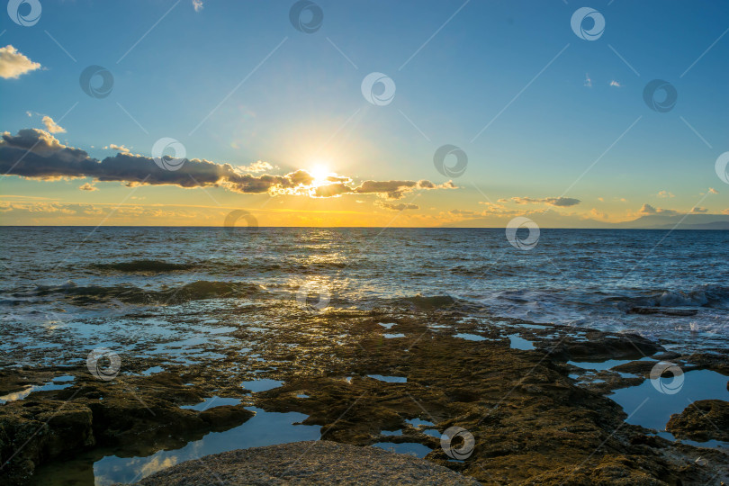 Скачать Море на закате фотосток Ozero