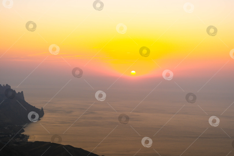 Скачать Рассвет в горах фотосток Ozero