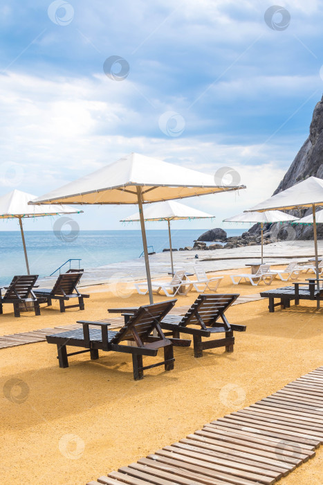 Скачать Пляж и зонтики фотосток Ozero