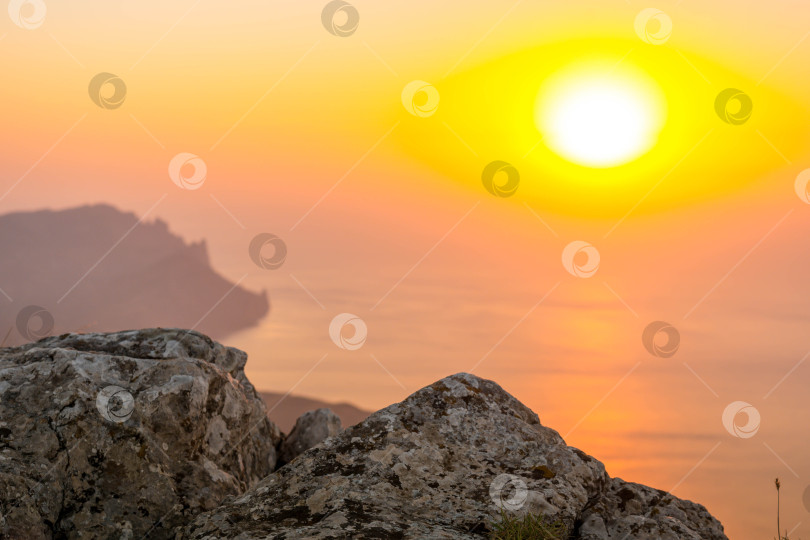 Скачать Рассвет в горах фотосток Ozero