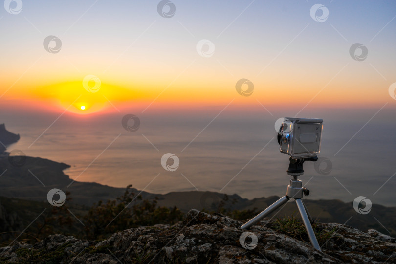 Скачать Рассвет в горах фотосток Ozero
