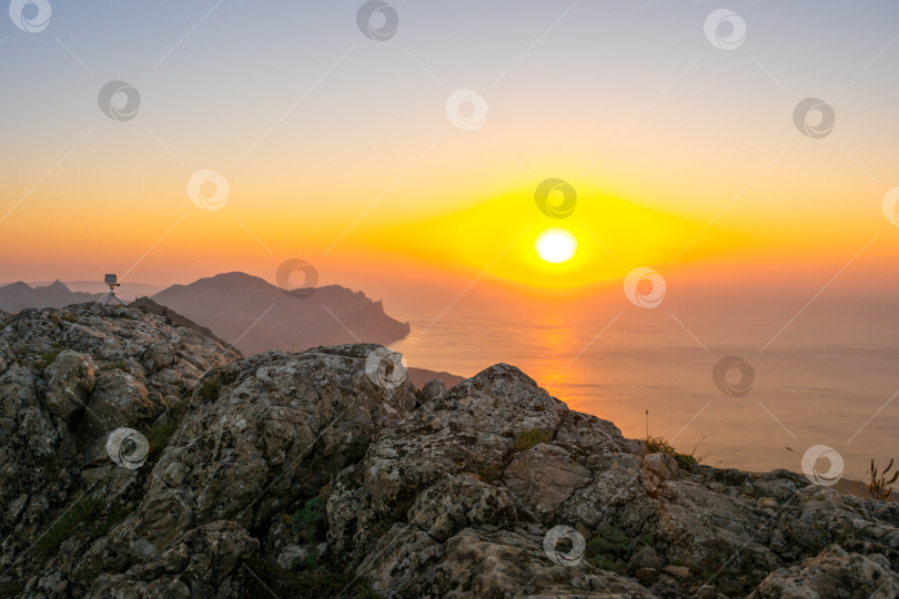 Скачать Рассвет в горах фотосток Ozero