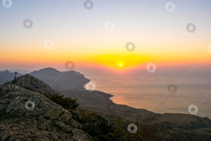 Скачать Рассвет в горах фотосток Ozero