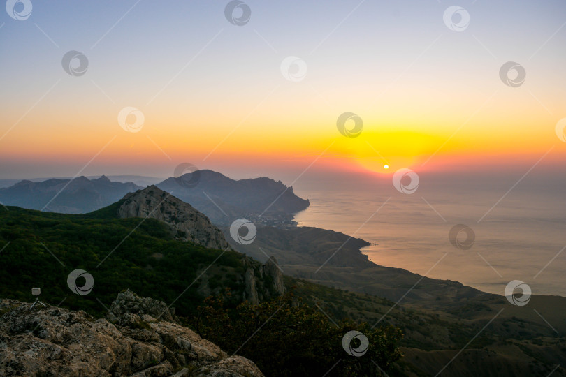 Скачать Рассвет в горах фотосток Ozero