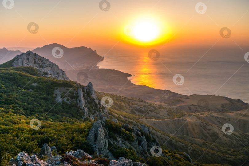 Скачать Рассвет в горах фотосток Ozero