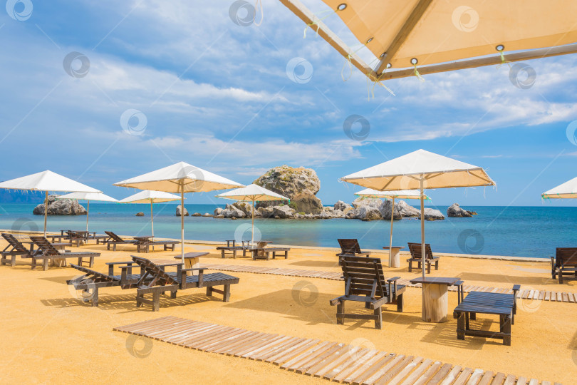 Скачать Пляж и зонтики фотосток Ozero