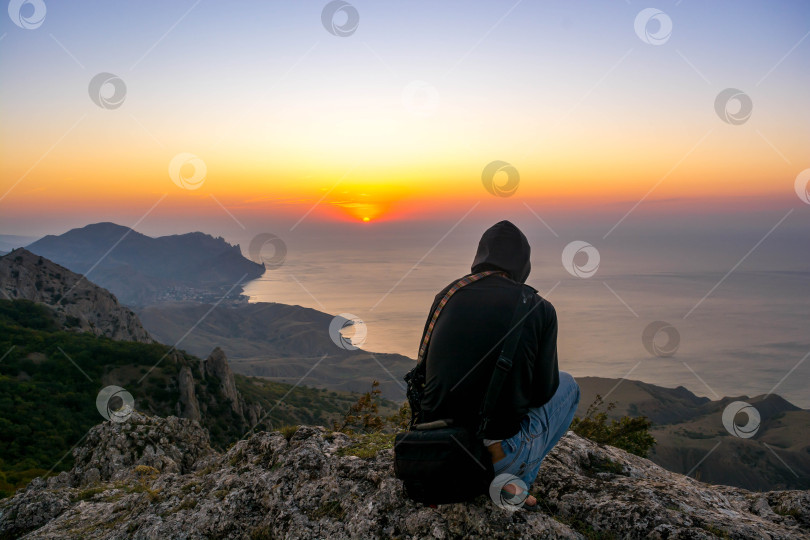 Скачать Люди в горах фотосток Ozero