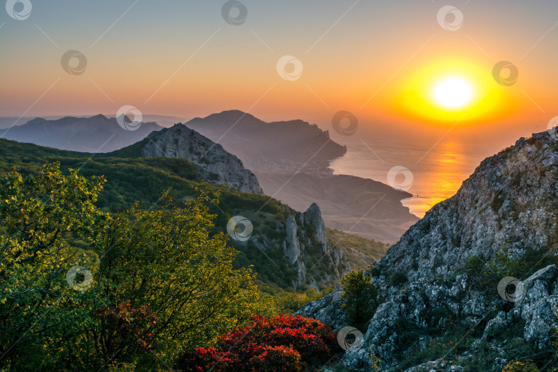 Скачать Рассвет в горах фотосток Ozero