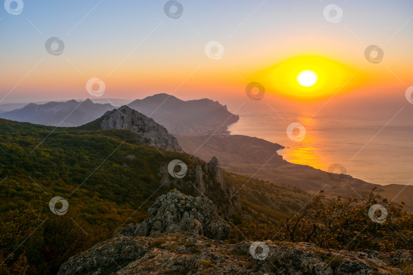 Скачать Рассвет в горах фотосток Ozero