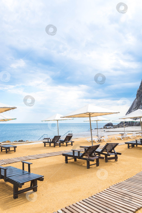 Скачать Пляж и зонтики фотосток Ozero