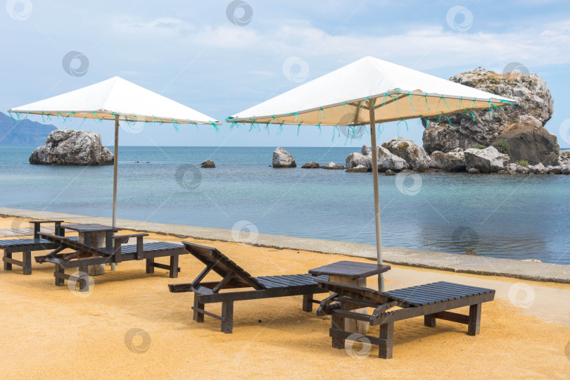 Скачать Пляж и зонтики фотосток Ozero