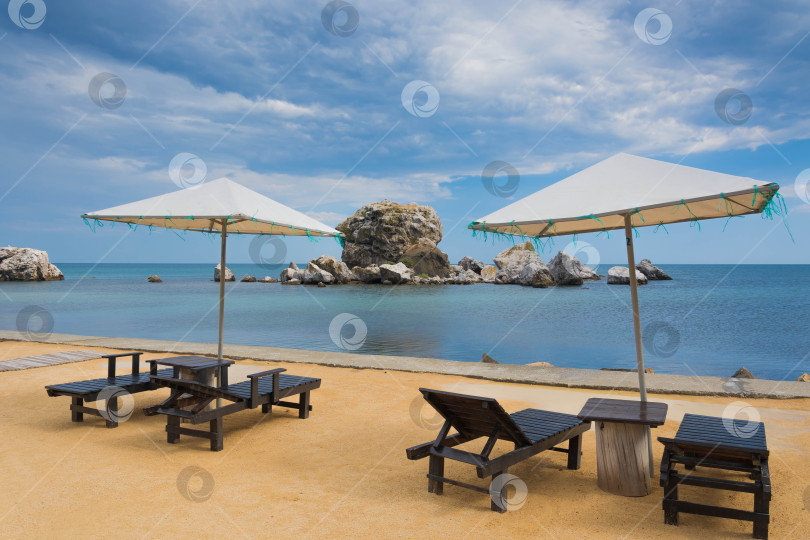 Скачать Пляж и зонтики фотосток Ozero