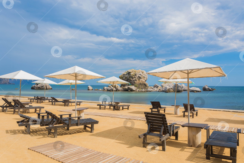 Скачать Пляж и зонтики фотосток Ozero