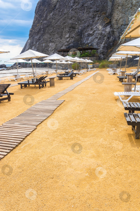 Скачать Пляж и зонтики фотосток Ozero