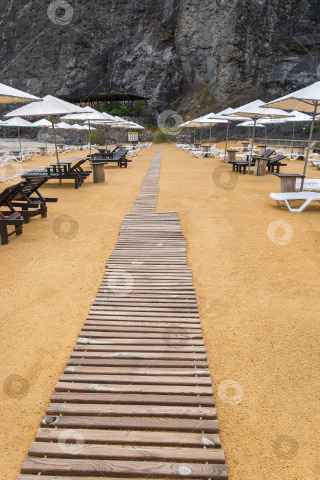 Скачать Пляж и зонтики фотосток Ozero