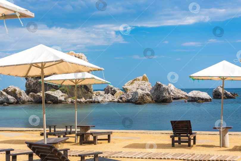 Скачать Пляж и зонтики фотосток Ozero