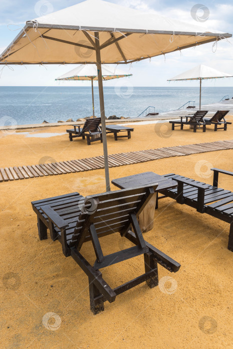 Скачать Пляж и зонтики фотосток Ozero